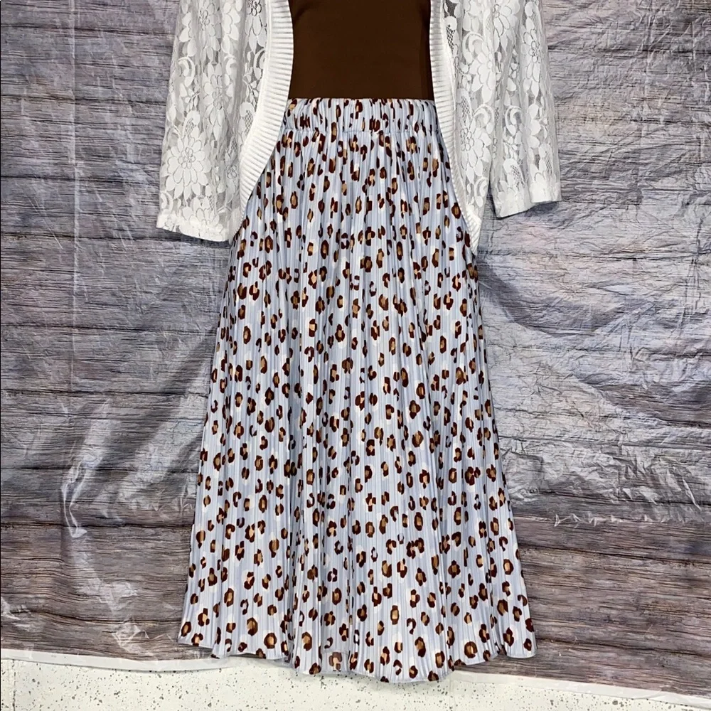 Sold* Ann Taylor Leopard Print Pleated Midi Skirt - Picture 2 of 8